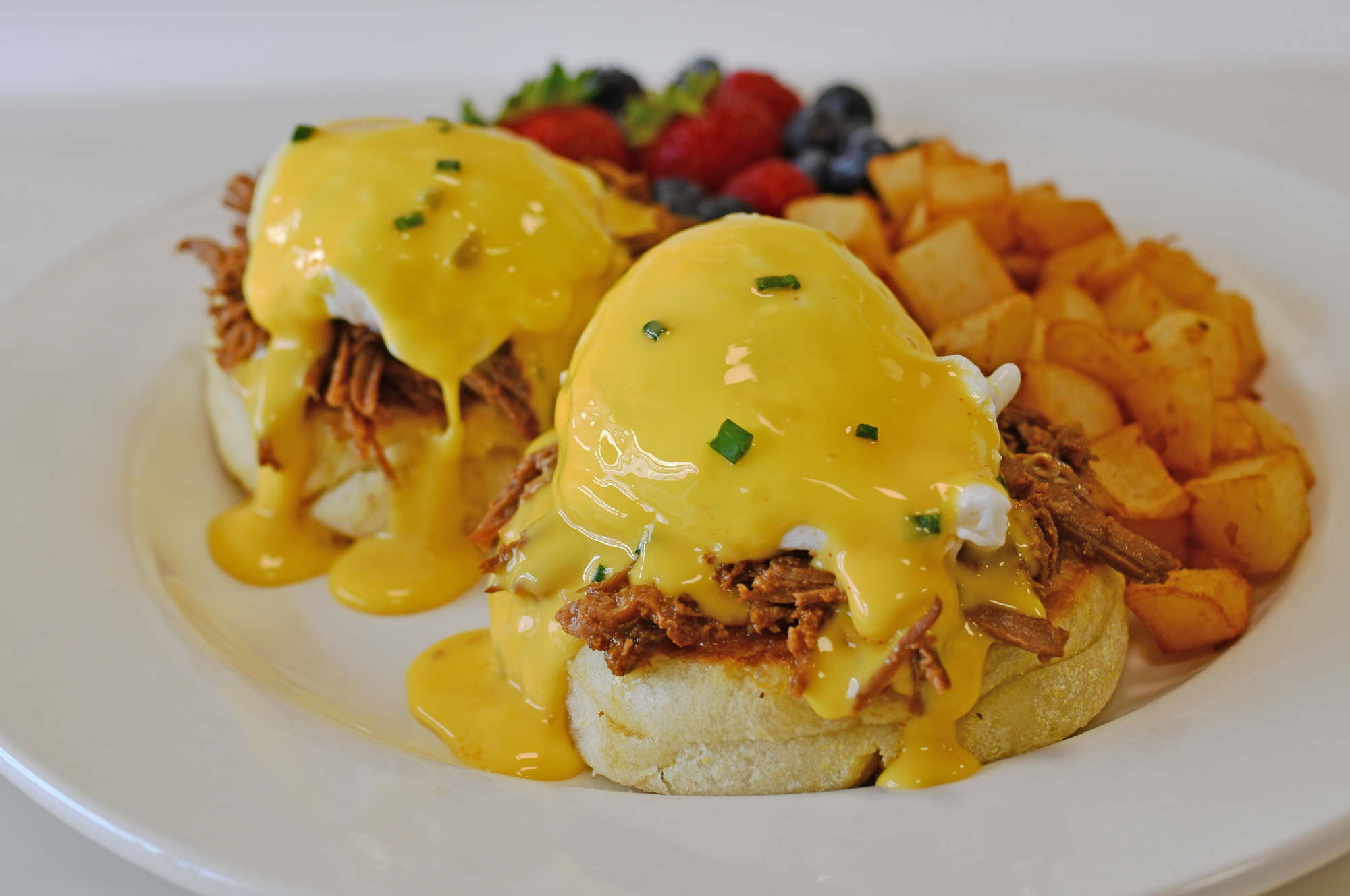 2018 DF Foodservice Carnitas Eggs Benedict 20830 web