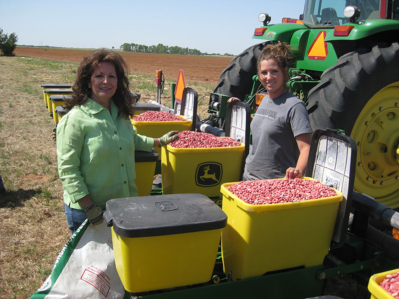 GayleWhiteandDaughterPlantingPeanutSeeds web